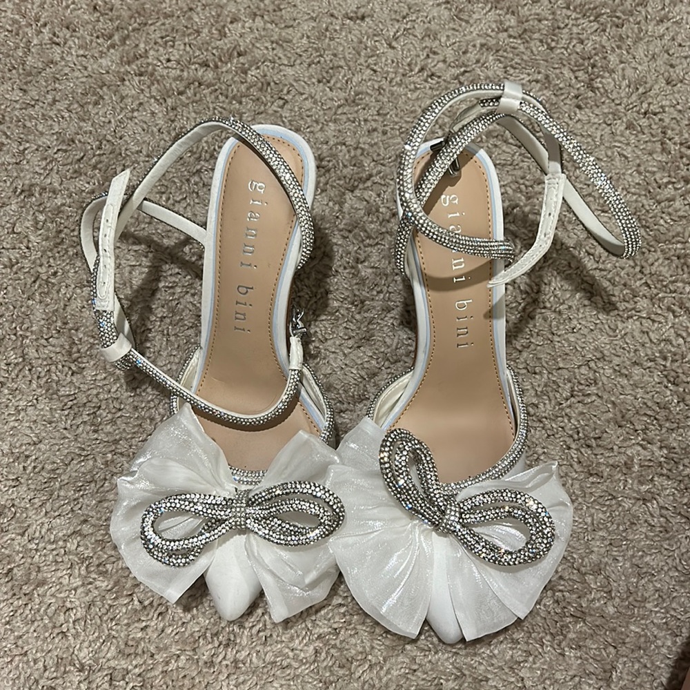 Worn only once- Gianni Bini Size 6.5